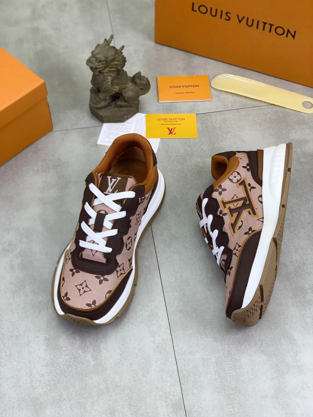 Men's men's shoes💰P440💰[New model]🆘[Louis Vuitton] LV official website latest model🎁casual and fashionable men's shoes👟hot style💥simple and elegant style, exclusive for trendy men. Unique official website latest brand elements👑original decoration, fashionable and generous, the fabric is made of original calfskin➕comfortable and breathable mesh lining➕pig skin lining ✅The official website specifies wear-resistant casual outsole, the classic model is taken in real life🎬Color: 2️⃣colors available😍Number of codes: 38-44 (45 46 customized)